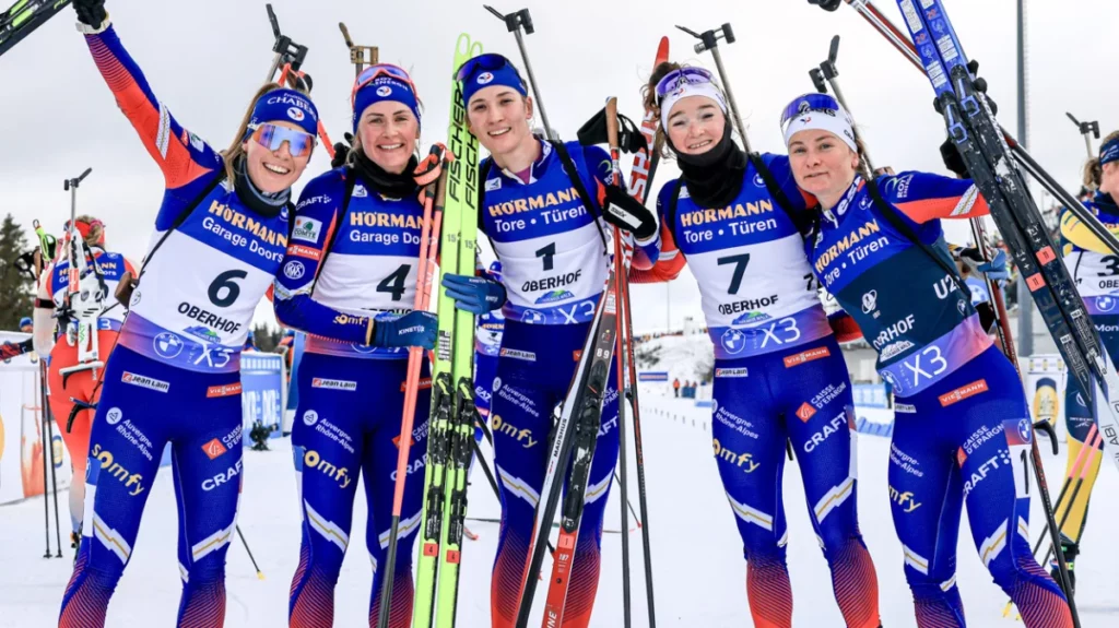 Le biathlon féminin, vitrine d’un sport pensé pour l’égalité