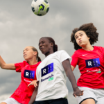 Joueuses de football dont les maillots sont sponsorisées par une marque nationale