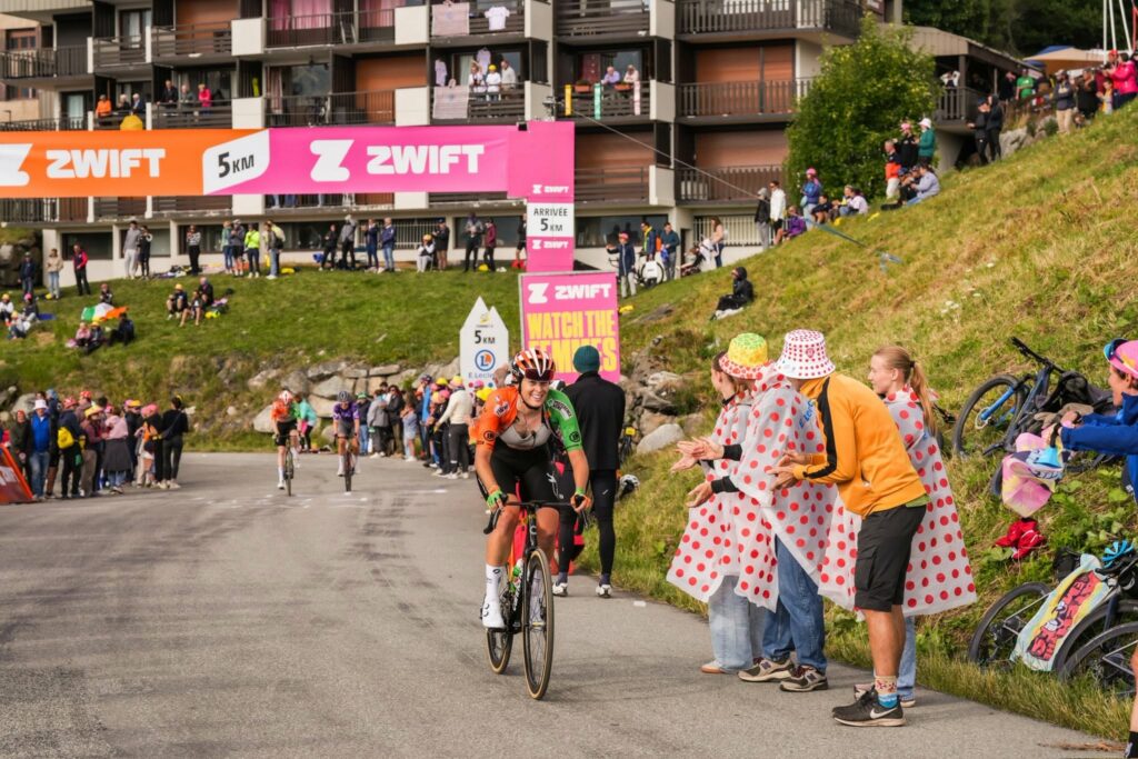 Sur les cols du Tour de France Femmes avec Zwift 2025