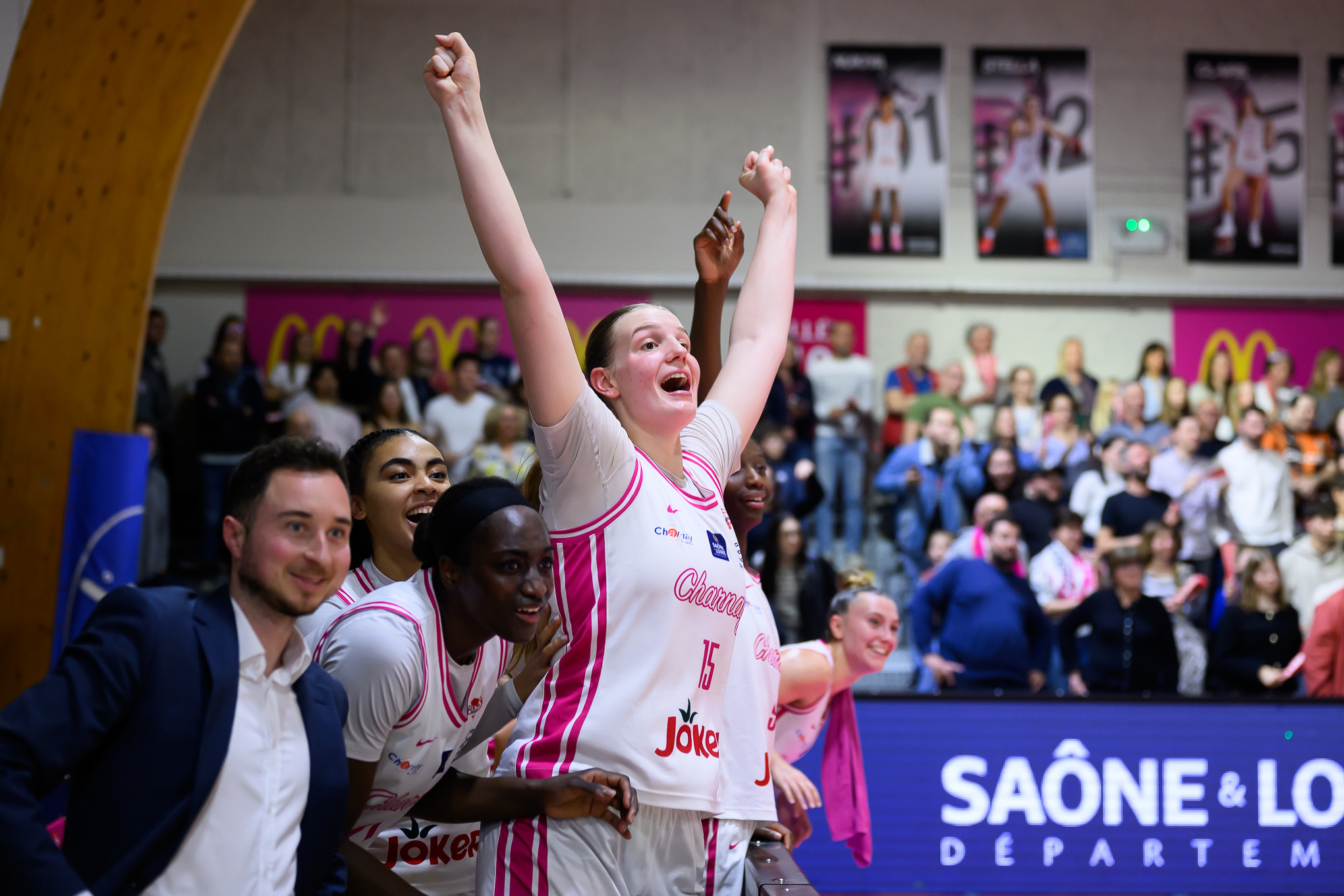 Le club de Charnay et ses supporters crient la victoire