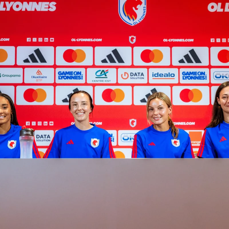Les recrues d'OL Lyonnes présentées à la presse