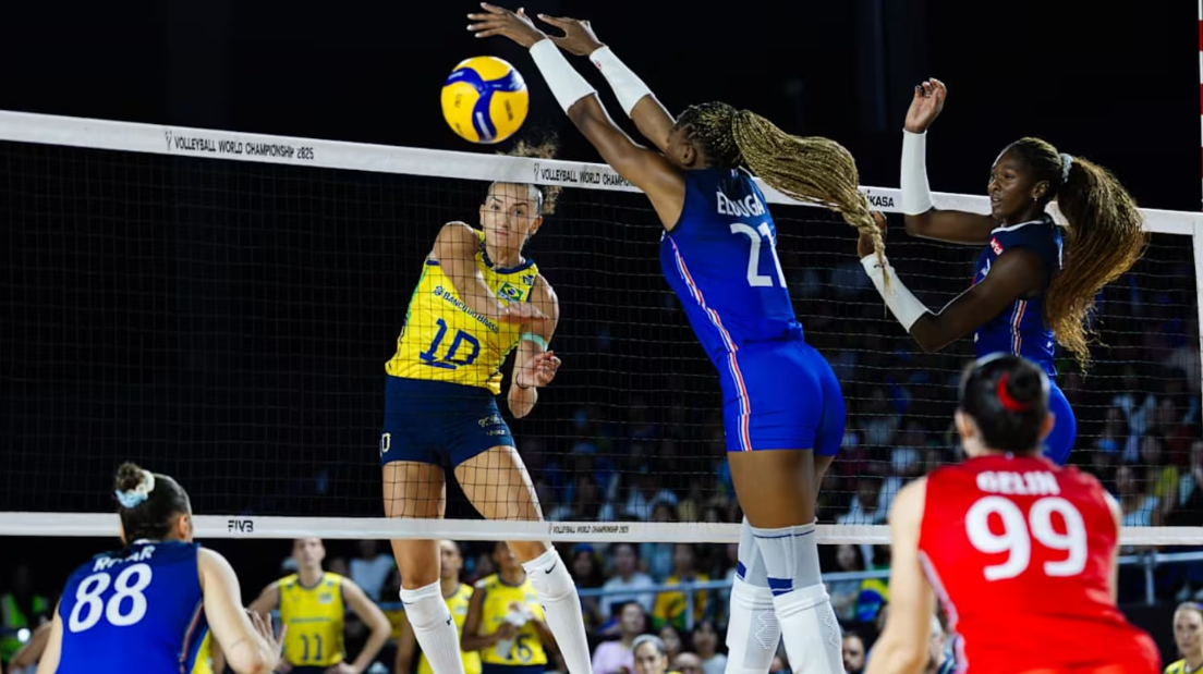 L'Équipe de France contre le Brésil lors des Championnats du Monde Féminins de Volley-Ball 2025